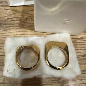 Jenny Bird - cushion ring set in Gold. Size 7.